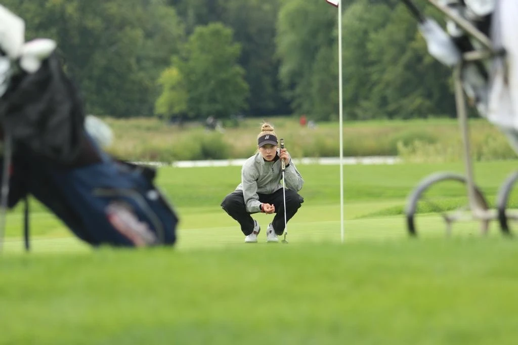 female golf player