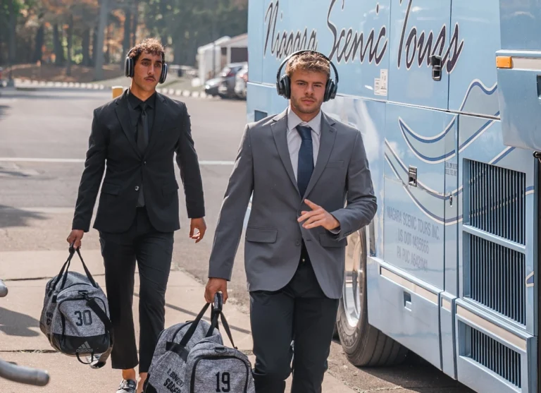 Daniel Helle arriving to a game